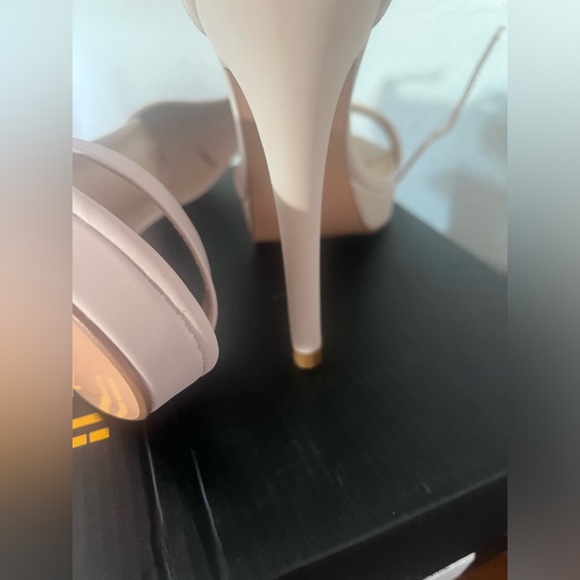 Brand new Nude heels - Picture 4 of 8